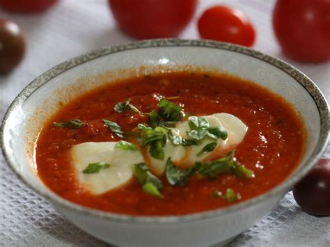 zupa pomidorowa z mozzarella
